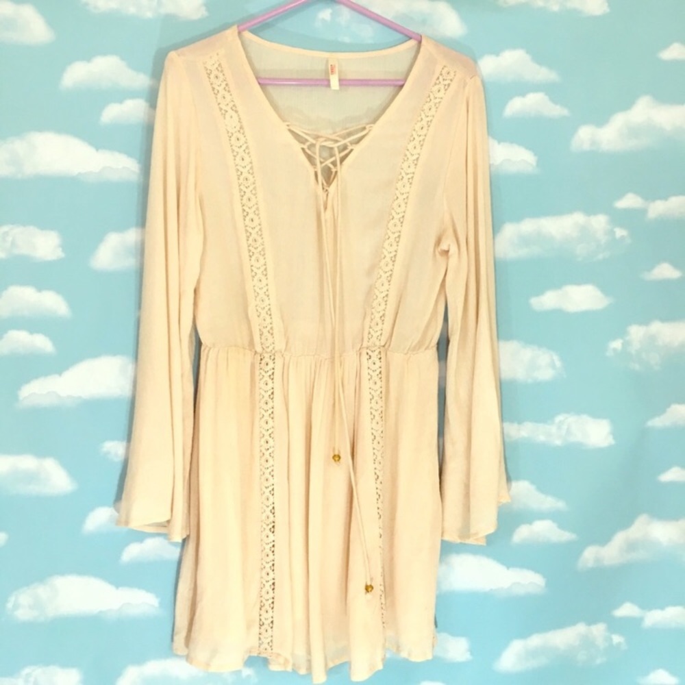 Medium peasant style dress w/ lacing & bell sleeve